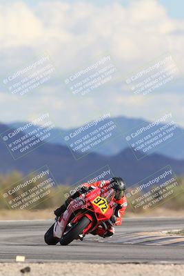 media/Nov-16-2025-Race Pace (Sun) [[8c5fa54630]]/Non Verified Riders (1st 20 Minutes)/5-Turn 15 (110pm)/